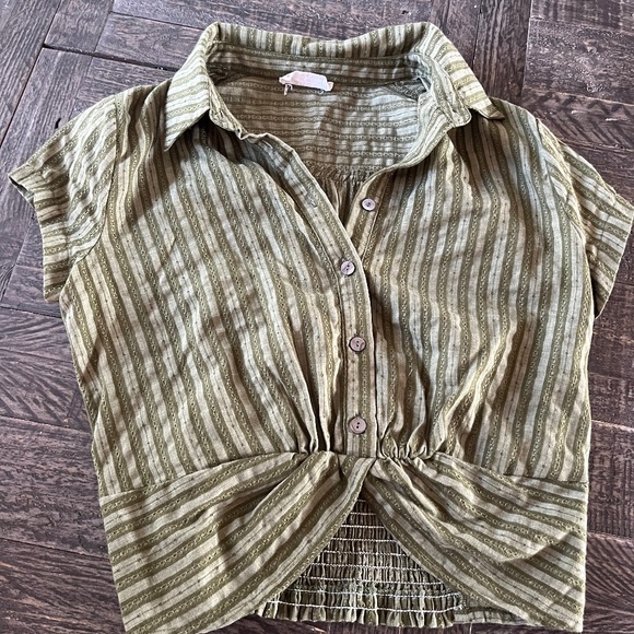 La Dolce Vita Blouse in olive - Picture 1 of 4